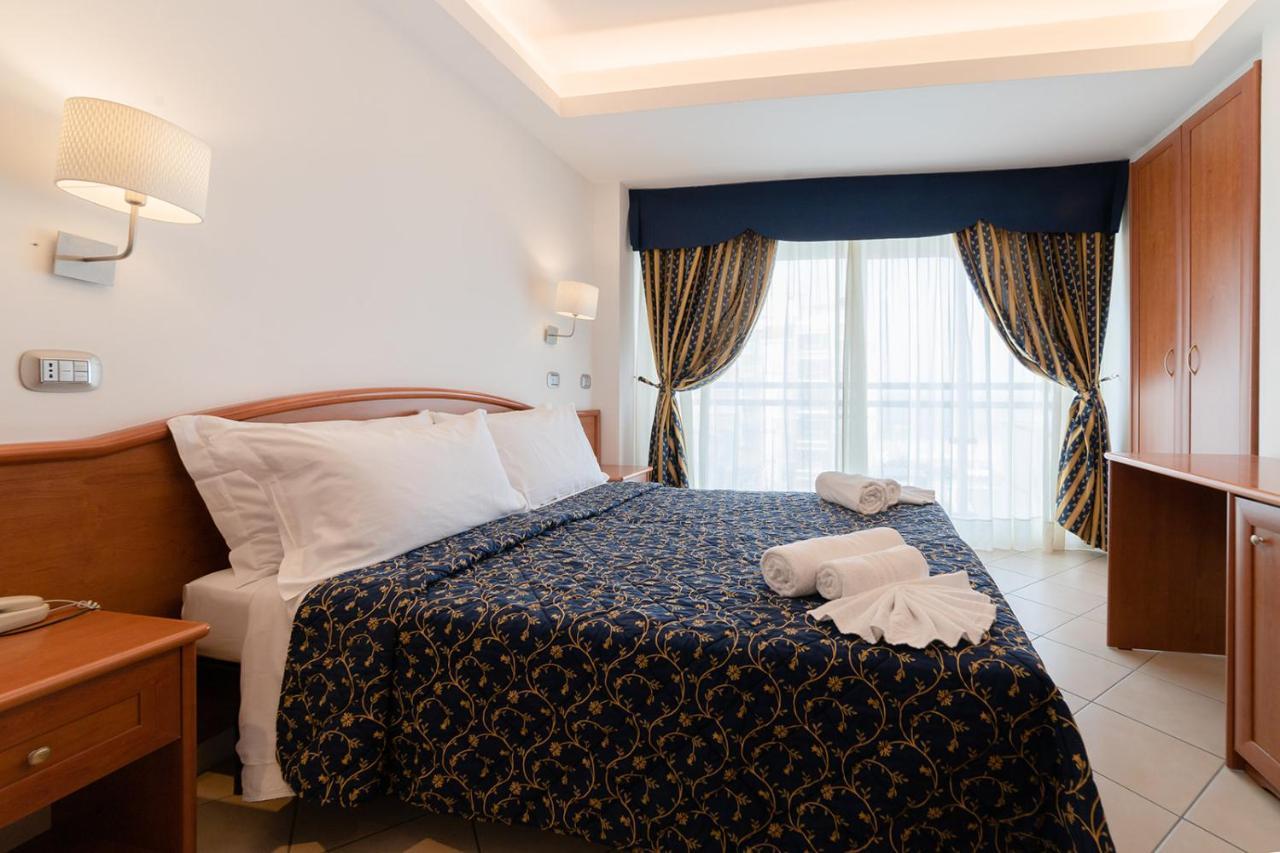 Hotel Ambasciatori Каттоліка Екстер'єр фото