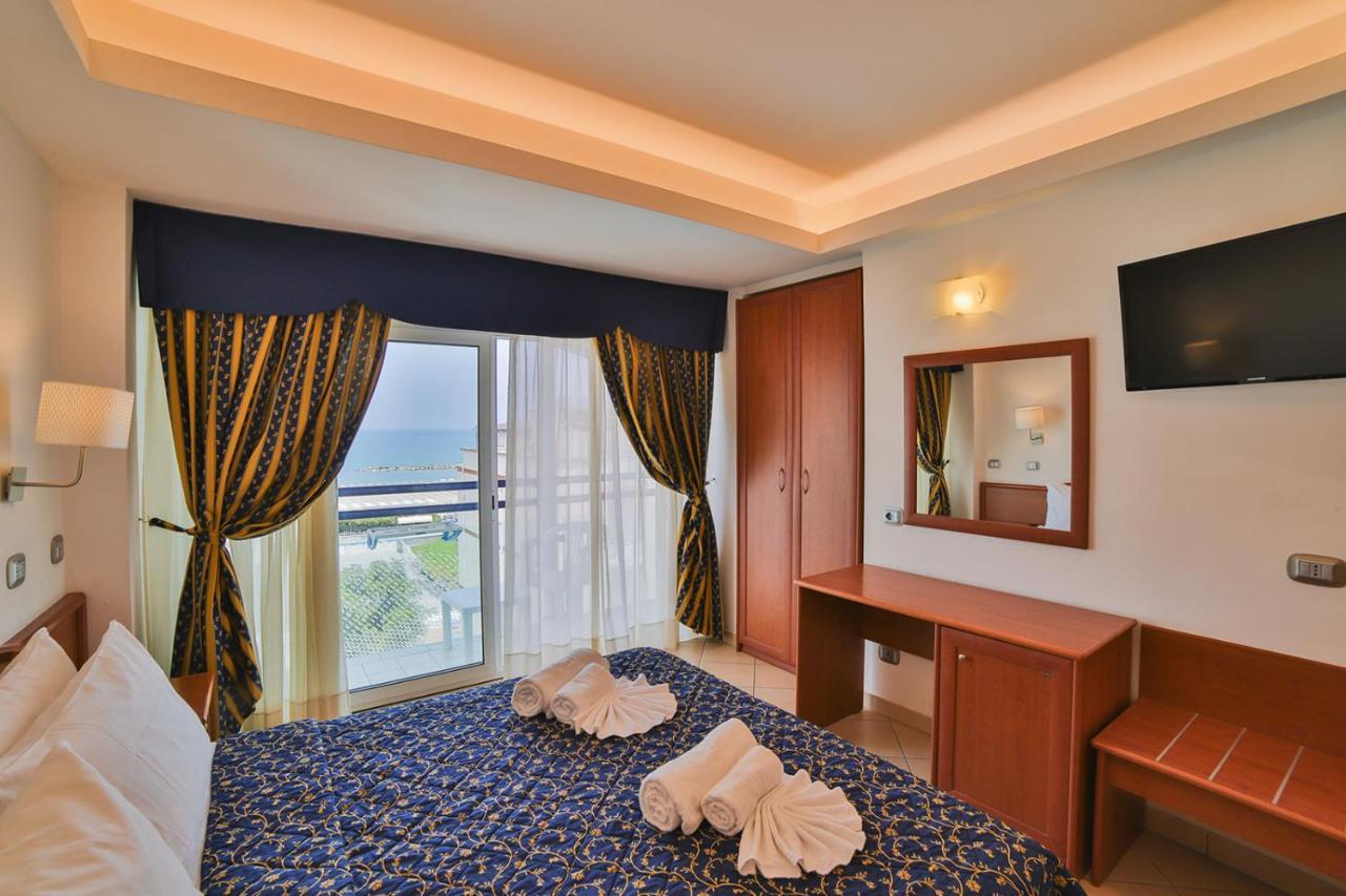 Hotel Ambasciatori Каттоліка Екстер'єр фото